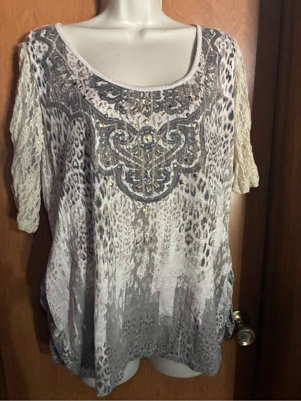 Women's Lace Sleeve Embellished Scoop Neck Top - Ivory Gray